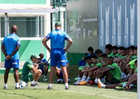 Palmeiras mexe no ataque e abre espaço para o maior reforço do ano; veja como fica o elenco