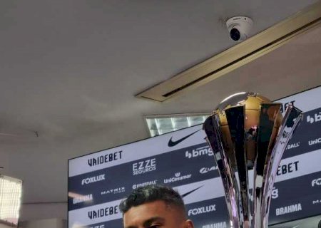 Paulinho chora, explica por que não renovou e diz: "Corinthians significa tudo na minha vida"