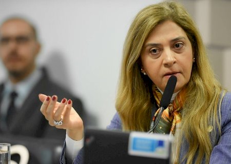 Acusações de John Textor são irresponsáveis, diz a presidente do Palmeiras em CPI