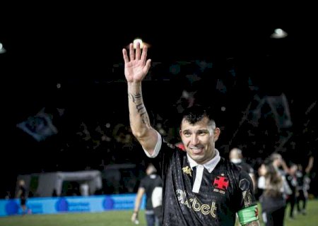 Em negociação com o Boca Juniors, Medel não viaja para São Paulo com o Vasco