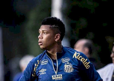 Santos segura zagueiro, foca na base e deve encerrar contratações com trio de ataque e goleiro