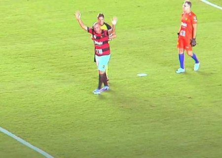 Adriano Imperador faz golaço em jogo de comemoração pelos 15 anos do título do Flamengo