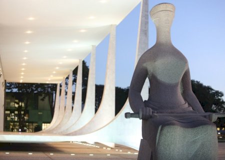 Análise de pacote anti-STF é adiada após governo barrar votação