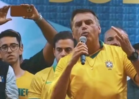Bolsonaro: Lula “dá desculpa' para não ir às ruas e ser vaiado,