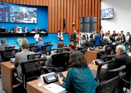 Projetos de adequações de lei e de homenagens estão previstos para votação de hoje