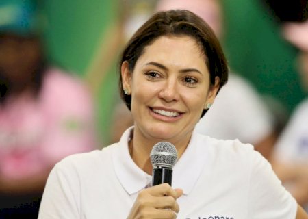 Michelle defende 'maridão, machão, administrador e mulher com olhar feminino' no poder público