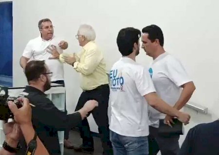 Debate entre candidatos gera confusão na saída e acusações de violência