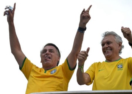 Caiado chama de 'factóide' indiciamento de Bolsonaro pela PF