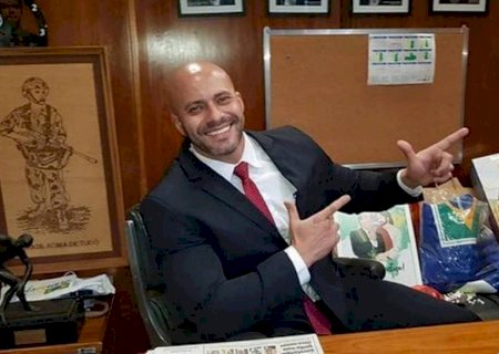 Moraes dá 48 horas para Daniel Silveira entregar pistola .380