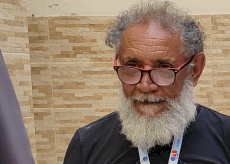 Brasileiro que fugiu da imigração critica Trump e defende algemas