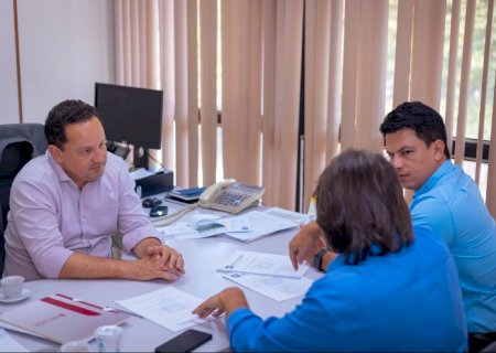 Deputado Caravina acompanha prefeito de Glória de Dourados em agenda no Governo