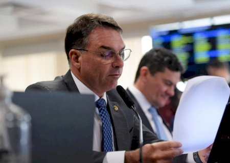 AGU pede que o STF rejeite queixa de Flávio contra Haddad por lembrança sobre a rachadinha