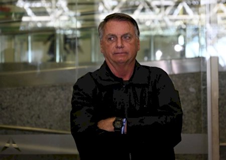 Bolsonaro diz que cassação de Carla Zambelli é consequência de ataque para prejudicá-lo