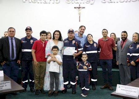 Homenagem enaltece trabalho de socorristas do SAMU que realizaram parto de emergência