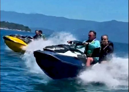 Petista critica Malafaia por passeio de jetski com Bolsonaro e leva invertida