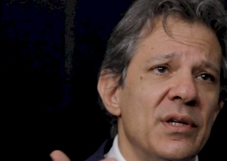 Haddad desafia PL a aprovar limitação a supersalários e militares