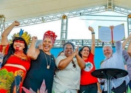 Lula acena à esquerda e anima MST, que reinicia invasões do Abril Vermelho