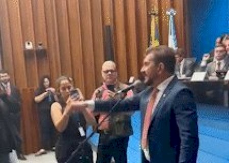 Guerra de moções gera bate-boca e sessão é suspensa na Assembleia