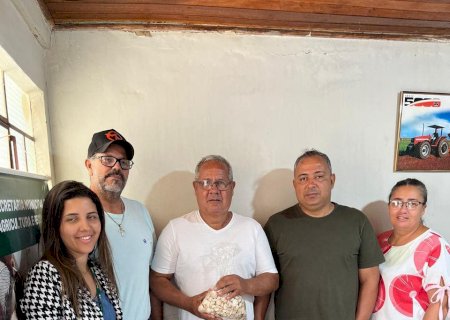 Taquarussu: Parceria entre Agraer e Prefeitura entrega semente de alho aos agricultores familiares do município