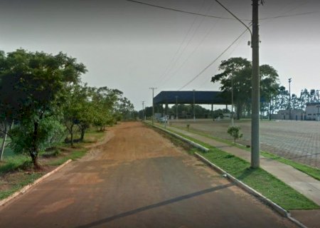 Vereador pede asfalto e iluminação em rua próxima à escolinha de futebol
