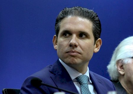 Hugo Motta conversa com Lula, Bolsonaro e STF para tentar resolver impasse do PL da Anistia