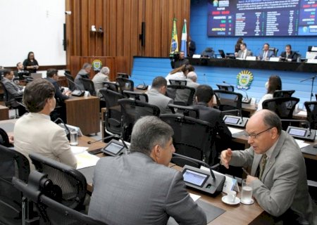 Deputados apreciam quatro propostas na última sessão da semana