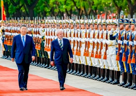 Com recados a Trump, Lula encerra visita oficial à China ao lado de Xi Jinping