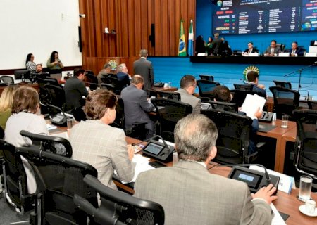 Parlamentares votam quatro propostas nesta quarta-feira