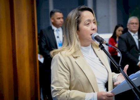 Lia Nogueira homenageia DOF pelos 38 anos de ações da unidade