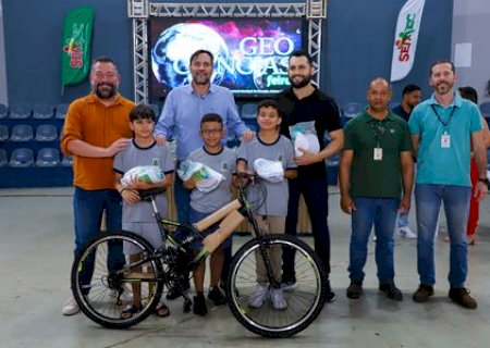 Estudantes são premiados por criatividade e consciência ambiental