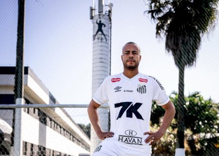 Santos anuncia a contratação do lateral-direito Mayke