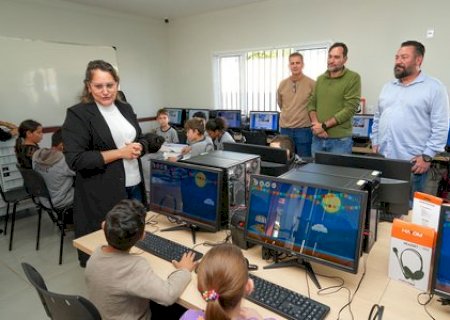 Inauguração de Sala de Tecnologia impulsiona ensino digital na Escola Municipal Profª Maria Imaculada Fernandes