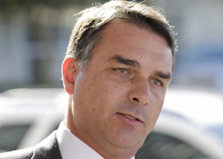 “Lula não quer diálogo com Trump, quer o caos', diz Flávio Bolsonaro