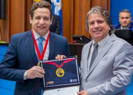 Caravina destaca importância da advocacia em sessão solene na ALEMS