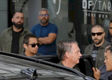 Bolsonaro chega a hospital em 1ª saída após ser condenado