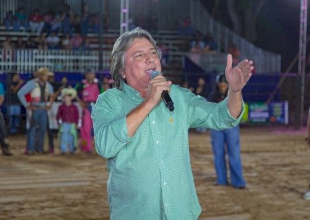 Caravina prestigia abertura do Rodeio de Camapuã nos 77 anos do município