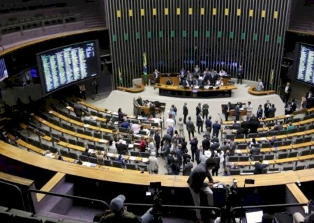 Câmara aprova projeto que criminaliza ataques contra agentes públicos