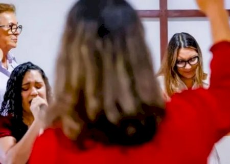 Janja busca evangélicas, mas é adepta de religiões afro