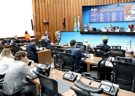Deputados analisam 14 projetos em sessão ordinária nesta quarta-feira