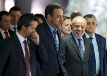 Governistas comemoram isenção do IR sancionada por Lula