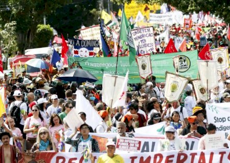 Marcha pelo Clima reúne 70 mil e leva força amazônica às ruas de Belém