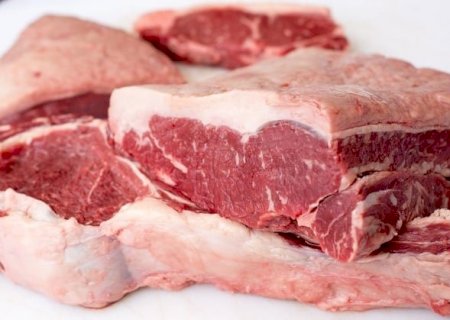 Tarifaço faz Brasil perder US$ 700 mi em vendas de carne, mas exportações batem recorde