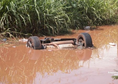 Família escapa por pouco da tragédia após carro capotar na BR-163em MS