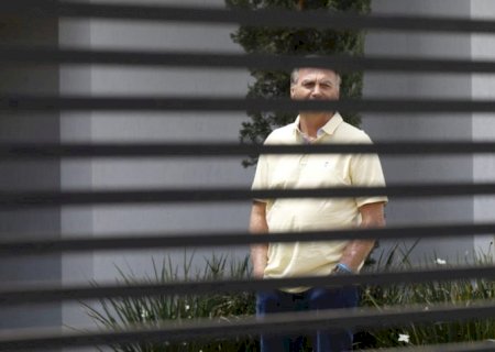 Moraes mandou PF prender Bolsonaro sem algemas e “com respeito'