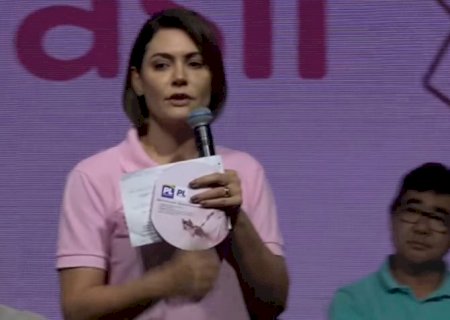 Congresso está “de joelhos' para o STF, diz Michelle Bolsonaro