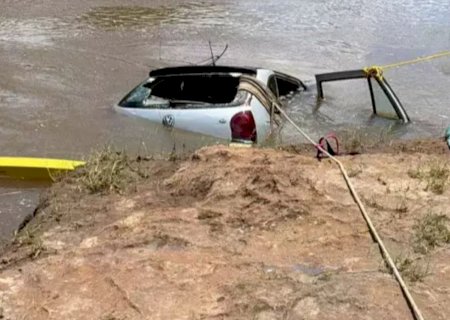 Veículo cai no rio Miranda e motorista morre afogado