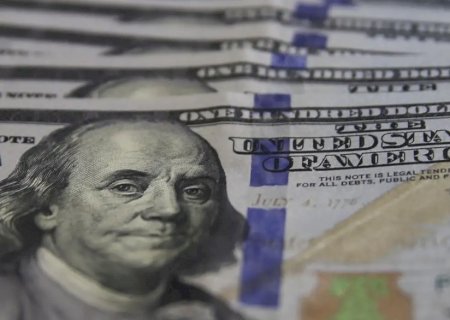 Dólar sobe e petróleo dispara com ataque militar ao Irã; entenda
