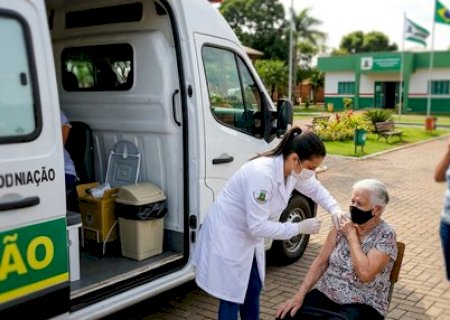 Nova Andradina inicia nova etapa de vacinação com atendimento itinerante do Vacimóvel