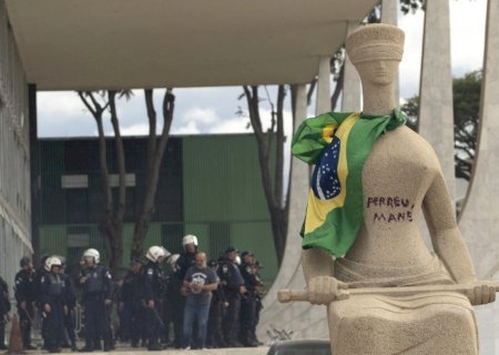 Moraes dá 48 horas para 'Débora do Batom' explicar falhas em tornozeleira eletrônica