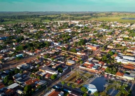Bebê de 1 ano morre após cair da cama dos pais enquanto brincava em assentamento